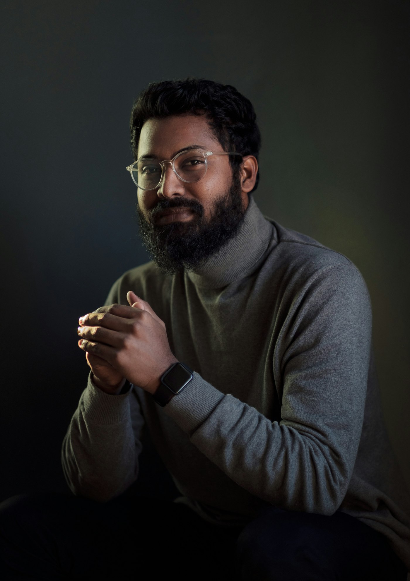 Portrait corporate en studio, dirigeante de profil